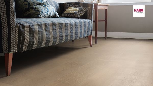 538943 HARO PARKETT Landhausdiele 4 V Eiche sandgrau Markant strukturiert Int
